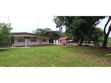 SE VENDE CASA DE CAMPO EN VIA PRINCIPAL >>LA MESA<<