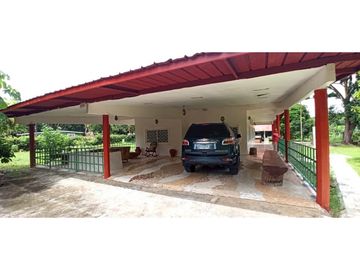 SE VENDE CASA DE CAMPO EN VIA PRINCIPAL >>LA MESA<<