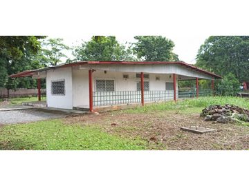 SE VENDE CASA DE CAMPO EN VIA PRINCIPAL >>LA MESA<<