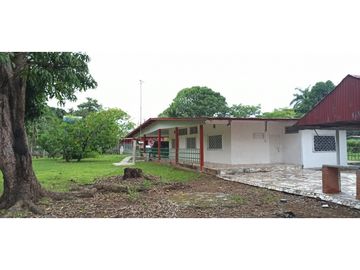 SE VENDE CASA DE CAMPO EN VIA PRINCIPAL >>LA MESA<<