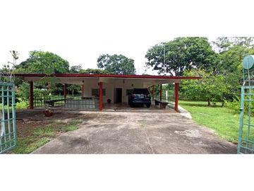 SE VENDE CASA DE CAMPO EN VIA PRINCIPAL >>LA MESA<<