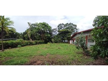 SE VENDE CASA DE CAMPO EN VIA PRINCIPAL >>LA MESA<<