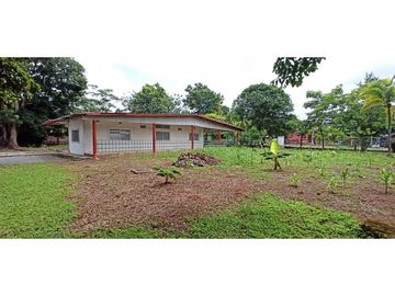 SE VENDE CASA DE CAMPO EN VIA PRINCIPAL >>LA MESA<<