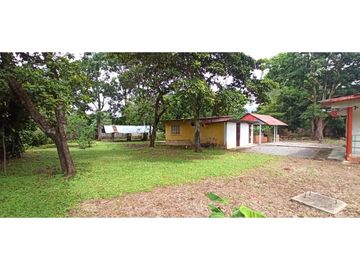 SE VENDE CASA DE CAMPO EN VIA PRINCIPAL >>LA MESA<<