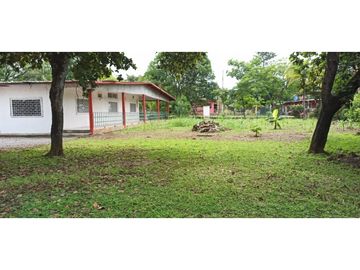 SE VENDE CASA DE CAMPO EN VIA PRINCIPAL >>LA MESA<<