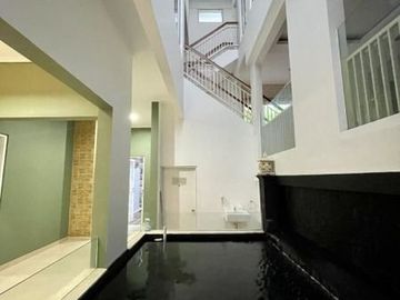Rumah Modern dg with S.Pool di Discovery Sektor 9 6267-FN 0811111----