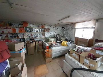 CASA ESQUINA DE UN PISO RESIDENCIAL O COMERCIAL