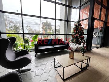 📍 Departamento disponible en la Av. Tomás Marsano

Área total: 84.22 m²

Descubre un hogar moderno y funcional con un diseño que optimiza cada esp