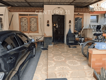 Rumah Nyaman Dengan Backyard Luas Di Lippo Karawaci