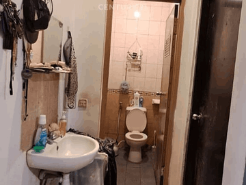 Rumah Nyaman Dengan Backyard Luas Di Lippo Karawaci