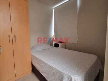 CASA EN VENTA EN EL CONDOMINIO CLUB LOS SAUCES, Un lugar seguro para vivir rodeado de parques y jardines,
Piscina, juego para niños, Minimarket, sala