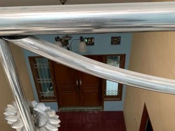 Rumah Disewakan 2 Lantai Lokasi di Babatan Indah, Wiyung Surabaya