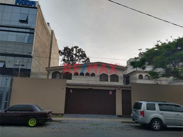 Casa Como Terreno En Santiago De Surco - Ideal Para Proyecto Inmobiliario