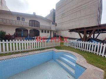 Casa Como Terreno En Santiago De Surco - Ideal Para Proyecto Inmobiliario