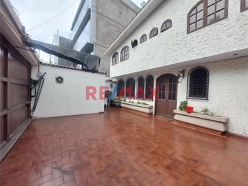 Casa Como Terreno En Santiago De Surco - Ideal Para Proyecto Inmobiliario
