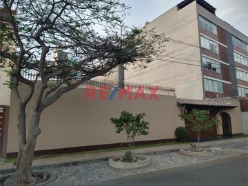 Casa Como Terreno En Santiago De Surco - Ideal Para Proyecto Inmobiliario