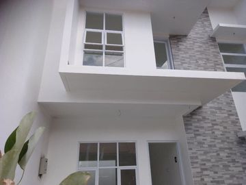 Dijual rumah elite murah mewah cantik rasa villa sejuk asri Di cisaranten Arcamanik