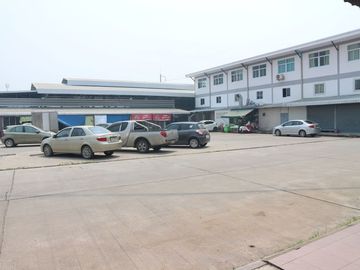 Commercial Building for Rent at Sri Arun Market Chiang Mai