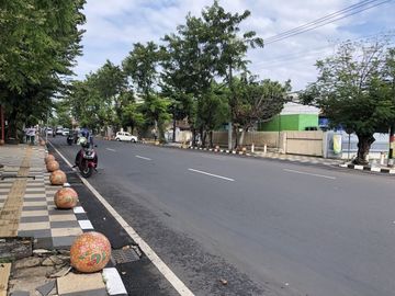 Tanah luas bonus bangunan di jalan raya imam bonjol semarang