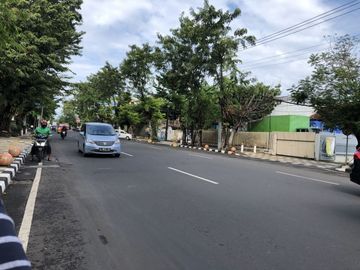 Tanah luas bonus bangunan di jalan raya imam bonjol semarang