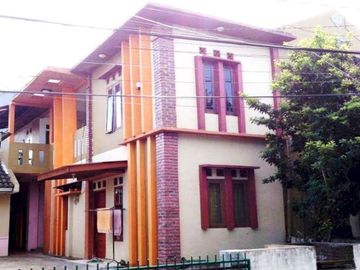 Rumah kost produktif Antapani Bandung 2 lantai siap huni SHM