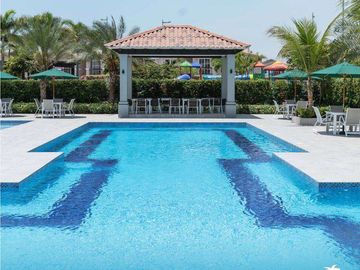 Venta de Casa por Estrenar en la Urb. Casa Laguna, etapa Paradisa cerca del C.C Riocentro El Dorado.
