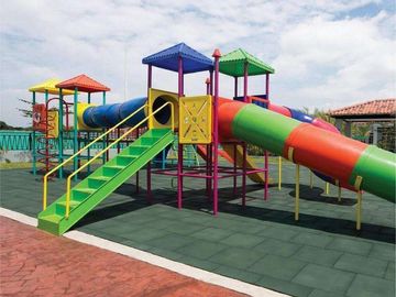 Venta de Casa por Estrenar en la Urb. Casa Laguna, etapa Paradisa cerca del C.C Riocentro El Dorado.