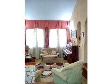 VENTA-GRAN PROPIEDAD EN JESÚS MARA-PARQUE SUIZO-CASA 3 DORM