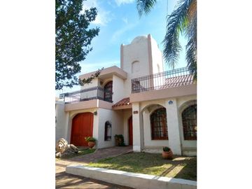 VENTA-GRAN PROPIEDAD EN JESÚS MARA-PARQUE SUIZO-CASA 3 DORM
