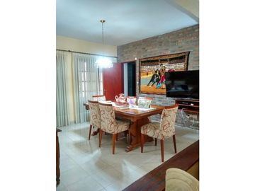 VENTA-GRAN PROPIEDAD EN JESÚS MARA-PARQUE SUIZO-CASA 3 DORM
