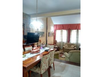 VENTA-GRAN PROPIEDAD EN JESÚS MARA-PARQUE SUIZO-CASA 3 DORM