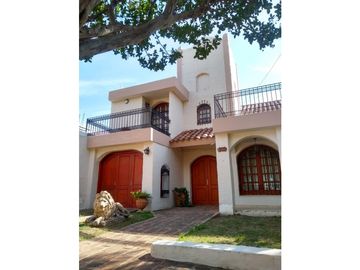 VENTA-GRAN PROPIEDAD EN JESÚS MARA-PARQUE SUIZO-CASA 3 DORM