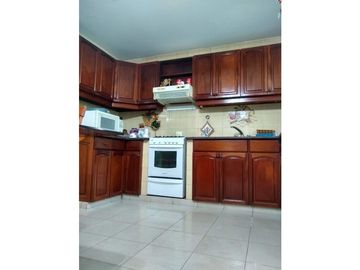VENTA-GRAN PROPIEDAD EN JESÚS MARA-PARQUE SUIZO-CASA 3 DORM
