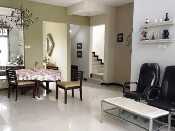 Rumah di Royal Residence Wiyung Dekat Club House Furnish