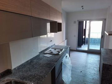 Hermoso 4 amb. Con balcón al frente y al contrafrente c/parrilla propia   Cochera y amenities
