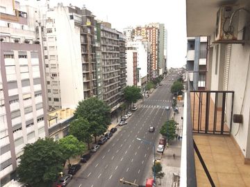 DEPARTAMENTO DE 2 AMB AMPLIOS EXTERNO CON BALCON AMPLIO SOBRE AV LURO