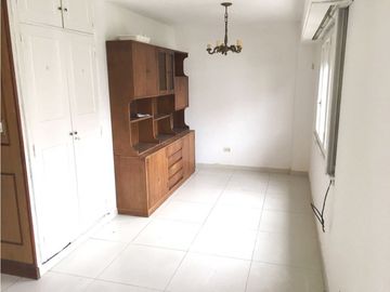 DEPARTAMENTO DE 2 AMB AMPLIOS EXTERNO CON BALCON AMPLIO SOBRE AV LURO