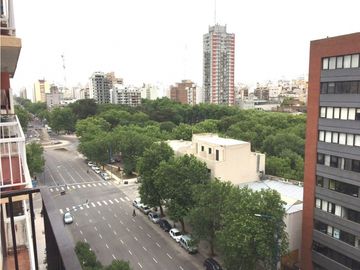 DEPARTAMENTO DE 2 AMB AMPLIOS EXTERNO CON BALCON AMPLIO SOBRE AV LURO