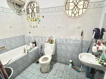 Dijual Rumah Bagus SHM Hadap Barat 2 Lantai 6 KT di BSD Puspita Loka Tangerang