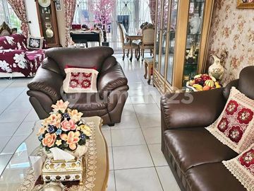 Dijual Rumah Bagus SHM Hadap Barat 2 Lantai 6 KT di BSD Puspita Loka Tangerang