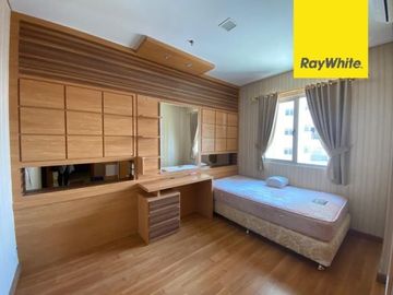 Dijual Full Furnish View Pool Apartemen De Residence Surabaya