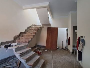 RUMAH MEWAH 2 LANTAI DEKAT JOGJA CITY MALL