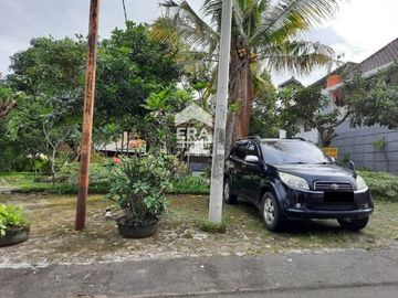 Rumah lingkungan nyaman Turangga Lengkong Bandung Posisi depan taman Perumahan