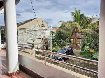 Rumah lingkungan nyaman Turangga Lengkong Bandung Posisi depan taman Perumahan