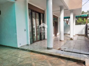 Rumah lingkungan nyaman Turangga Lengkong Bandung Posisi depan taman Perumahan