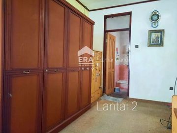 Rumah lingkungan nyaman Turangga Lengkong Bandung Posisi depan taman Perumahan