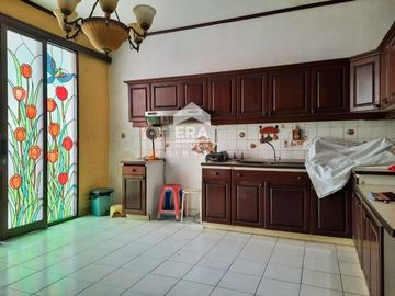Rumah lingkungan nyaman Turangga Lengkong Bandung Posisi depan taman Perumahan