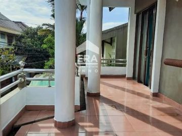 Rumah lingkungan nyaman Turangga Lengkong Bandung Posisi depan taman Perumahan
