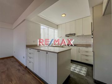 Se vende acogedor, muy iluminado y moderno duplex en Barranco, dentro de un apacible condominio en calle Tarapacá, paralela a la Av. Pedro de Osma.
E