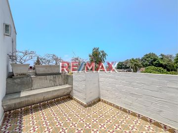 Se vende acogedor, muy iluminado y moderno duplex en Barranco, dentro de un apacible condominio en calle Tarapacá, paralela a la Av. Pedro de Osma.
E